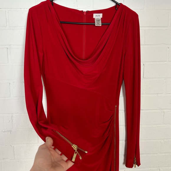 Stunning Caché Red Dress with Zipper Detail - Picture 5 of 8